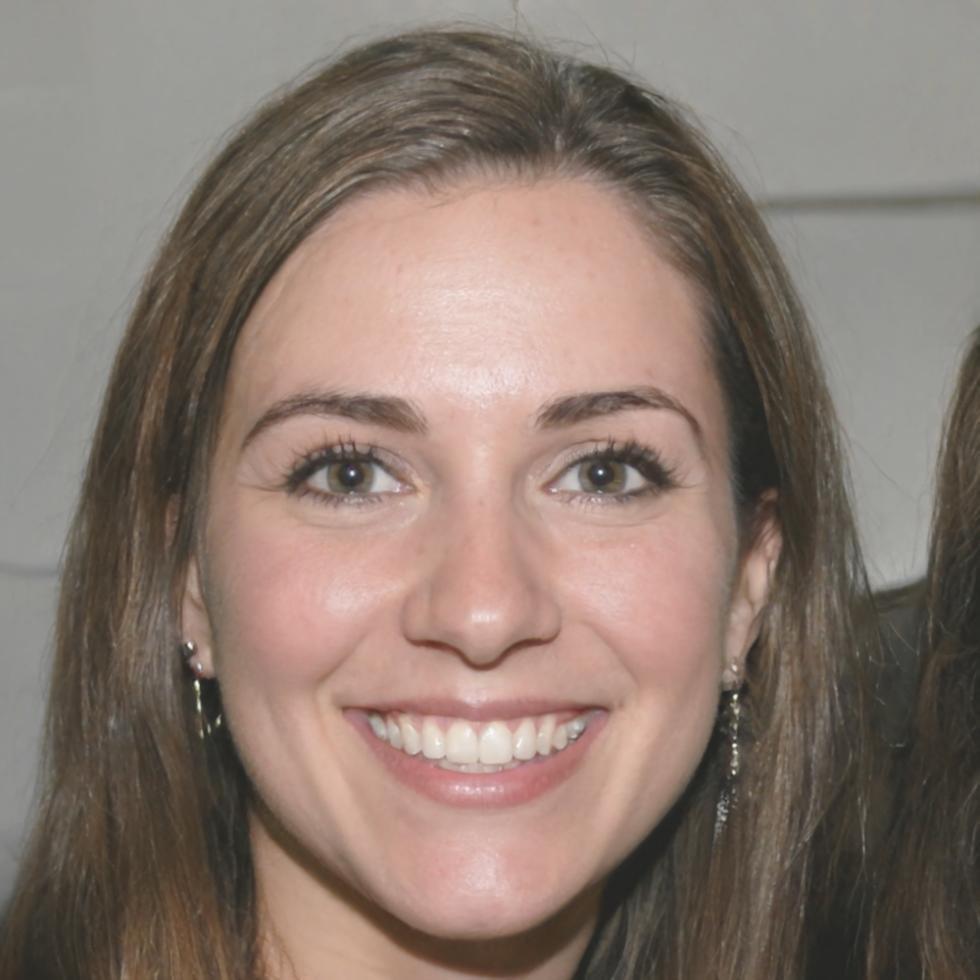Elena Martínez, Directora de Formación Financiera